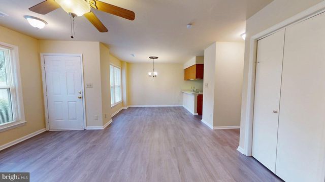 6008 CHESTNUT HOLLOW CT, Centreville, VA 20121