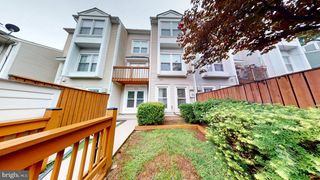 6008 CHESTNUT HOLLOW CT, Centreville, VA 20121