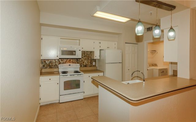 4670 Saint Croix LN 618, Naples, FL 34109