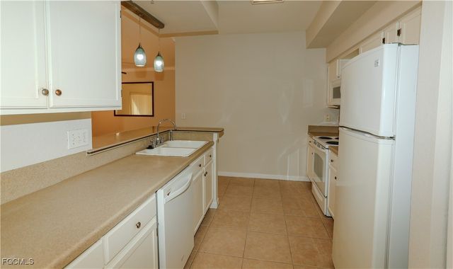 4670 Saint Croix LN 618, Naples, FL 34109