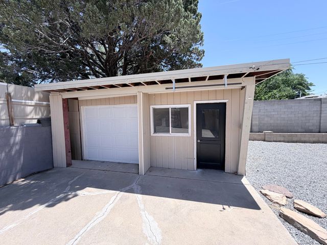 2002 Utah Street NE, Albuquerque, NM 87110