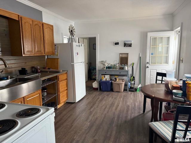 809 S COMMERCIAL Street, Benton, IL 62812