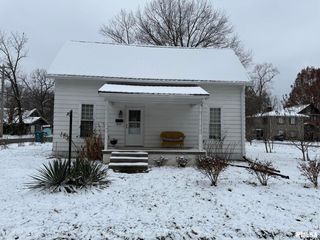 809 S COMMERCIAL Street, Benton, IL 62812