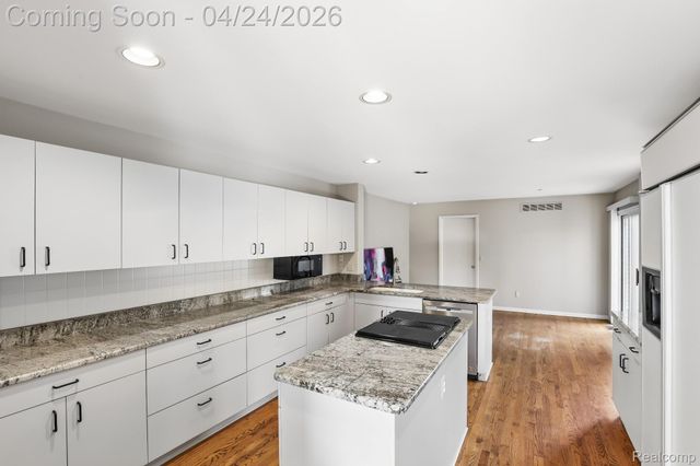 7311 Danbury Drive, West Bloomfield Charter Township, MI 48322