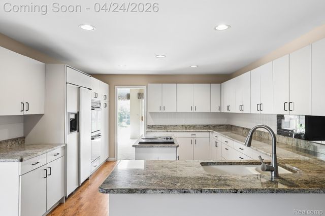 7311 Danbury Drive, West Bloomfield Charter Township, MI 48322