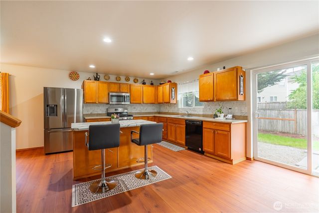 9316 COUNTRY HOLLOW Drive E, Puyallup, WA 98375