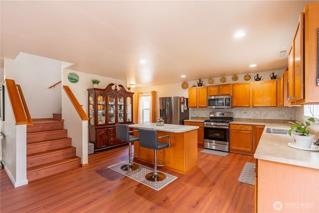 9316 COUNTRY HOLLOW Drive E, Puyallup, WA 98375