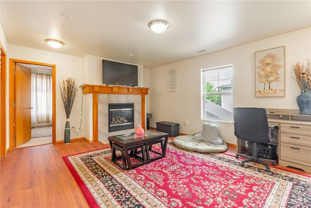 9316 COUNTRY HOLLOW Drive E, Puyallup, WA 98375