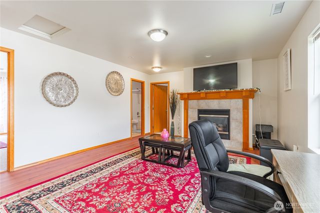 9316 COUNTRY HOLLOW Drive E, Puyallup, WA 98375