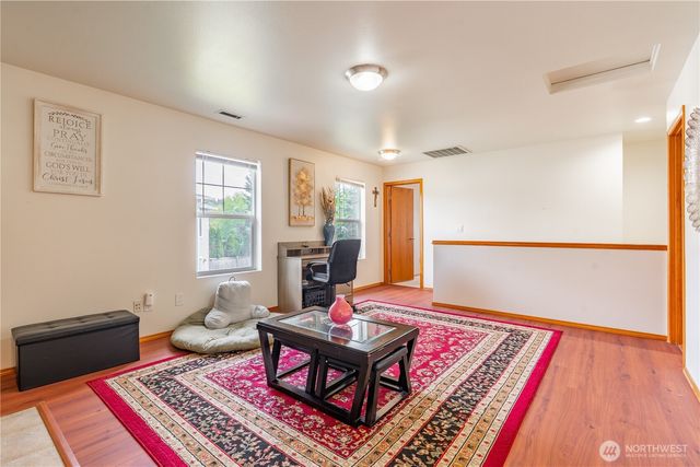 9316 COUNTRY HOLLOW Drive E, Puyallup, WA 98375