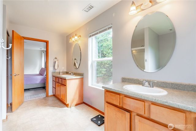 9316 COUNTRY HOLLOW Drive E, Puyallup, WA 98375