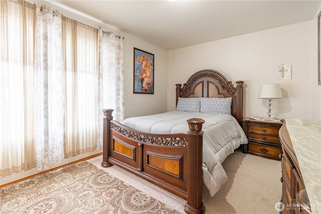 9316 COUNTRY HOLLOW Drive E, Puyallup, WA 98375