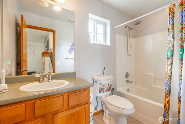 9316 COUNTRY HOLLOW Drive E, Puyallup, WA 98375