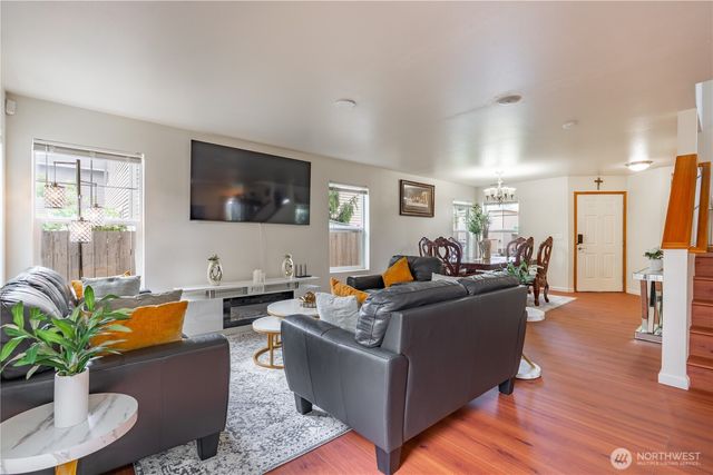 9316 COUNTRY HOLLOW Drive E, Puyallup, WA 98375