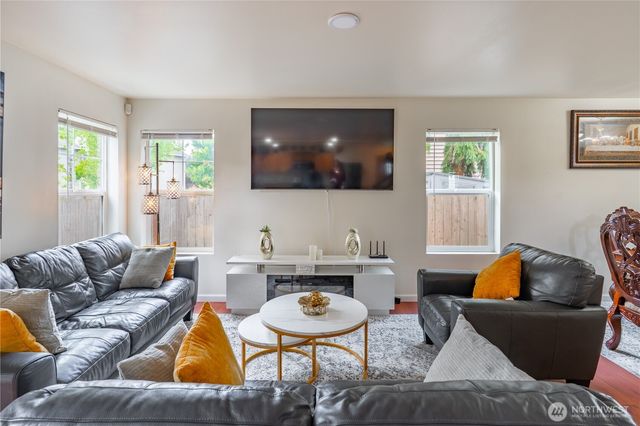 9316 COUNTRY HOLLOW Drive E, Puyallup, WA 98375