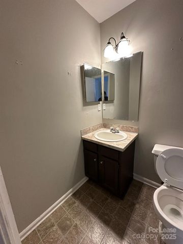 6354 Windsor Gate Lane, Charlotte, NC 28215