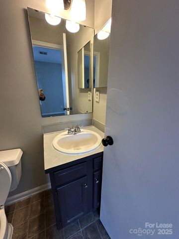 6354 Windsor Gate Lane, Charlotte, NC 28215