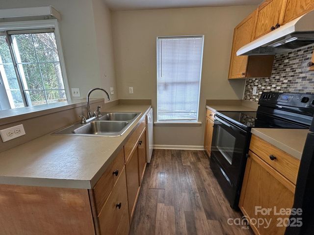 6354 Windsor Gate Lane, Charlotte, NC 28215