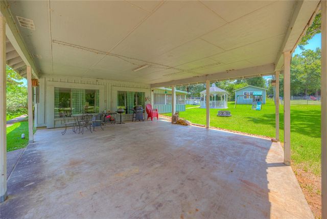 111 Sequoia Drive, Livingston, TX 77351