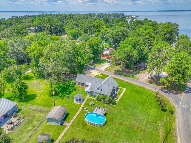 111 Sequoia Drive, Livingston, TX 77351