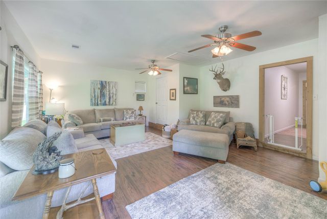 111 Sequoia Drive, Livingston, TX 77351