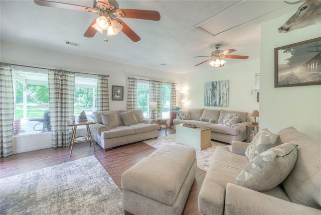 111 Sequoia Drive, Livingston, TX 77351