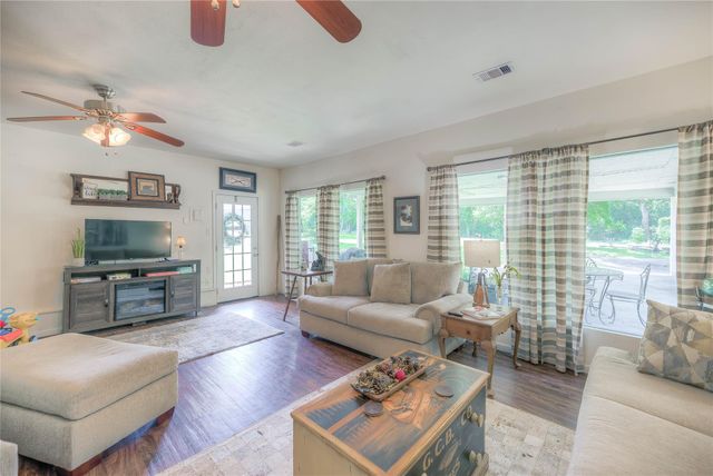 111 Sequoia Drive, Livingston, TX 77351