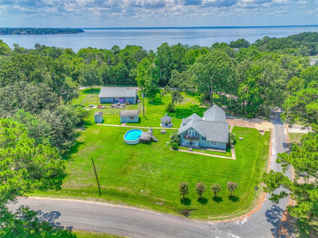 111 Sequoia Drive, Livingston, TX 77351