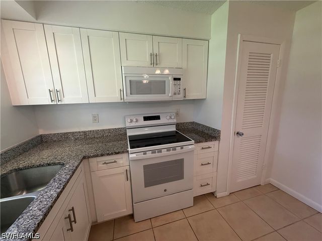 3325 Airport RD N I1, Naples, FL 34105