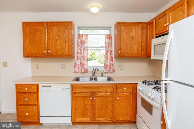 113 SWEETWATER LN, Newmanstown, PA 17073