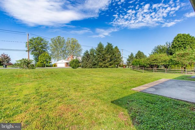 113 SWEETWATER LN, Newmanstown, PA 17073