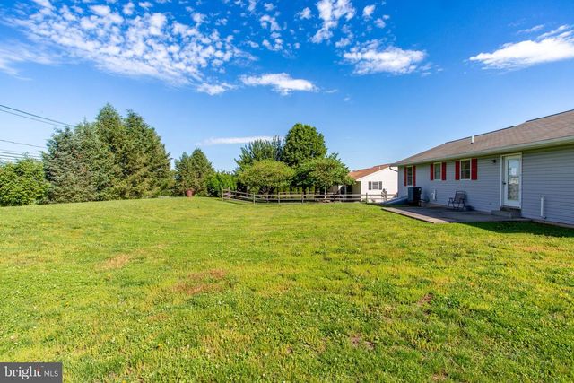 113 SWEETWATER LN, Newmanstown, PA 17073