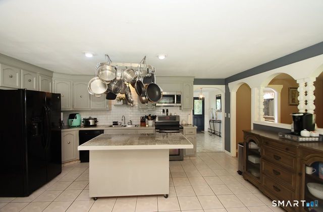 11 Lily Lane, Shelton, CT 06484