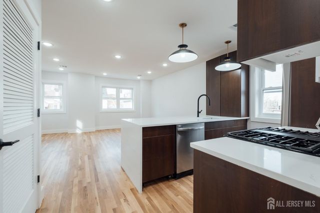 90 Hollywood Avenue, East Orange, NJ 07018