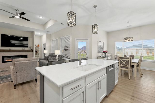 1716 N Forestview Ct, Wichita, KS 67235