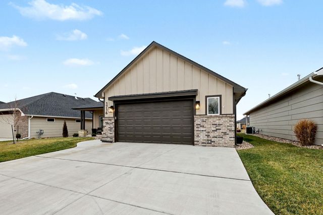 1716 N Forestview Ct, Wichita, KS 67235