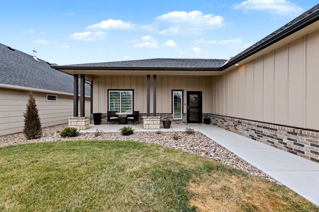 1716 N Forestview Ct, Wichita, KS 67235