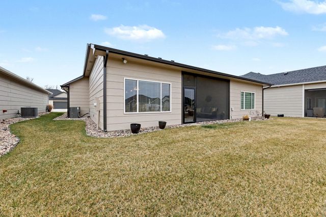 1716 N Forestview Ct, Wichita, KS 67235