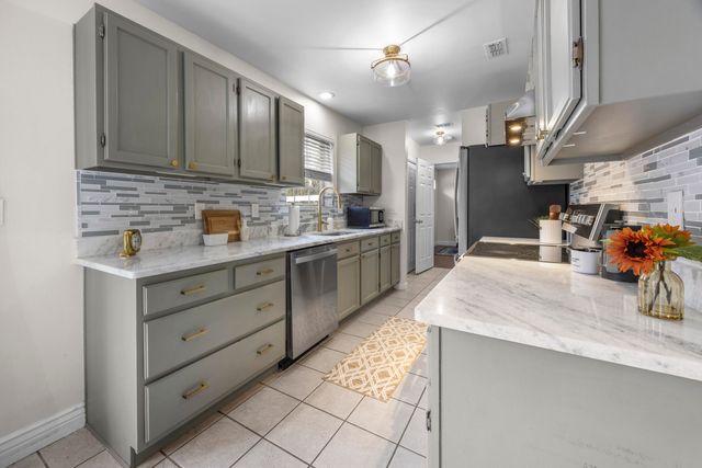 101 SW Cowrie Avenue, Fort Walton Beach, FL 32548