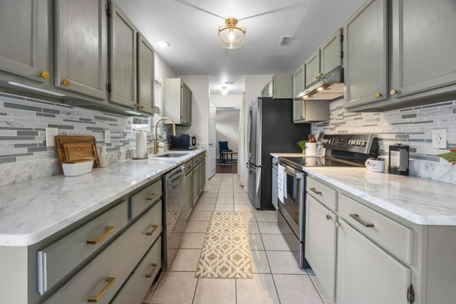 101 SW Cowrie Avenue, Fort Walton Beach, FL 32548