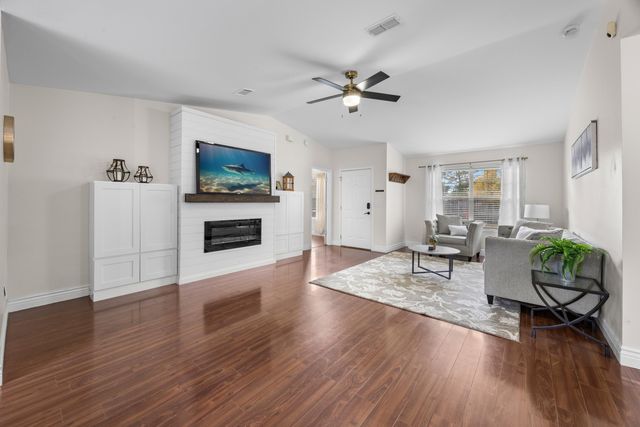 101 SW Cowrie Avenue, Fort Walton Beach, FL 32548