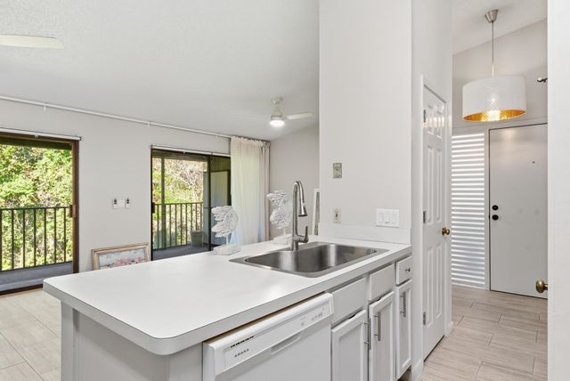 32 Navarra Ct, St Augustine, FL 32086