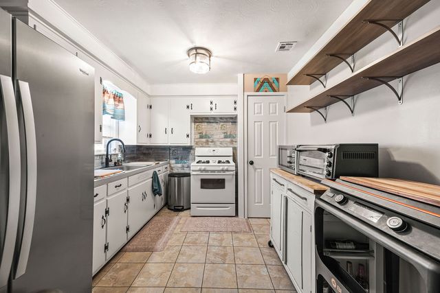 311 S Curtis Avenue, Pea Ridge, AR 72751