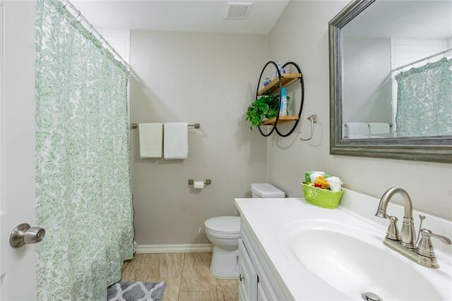 913 SW 6th Street, Moore, OK 73160