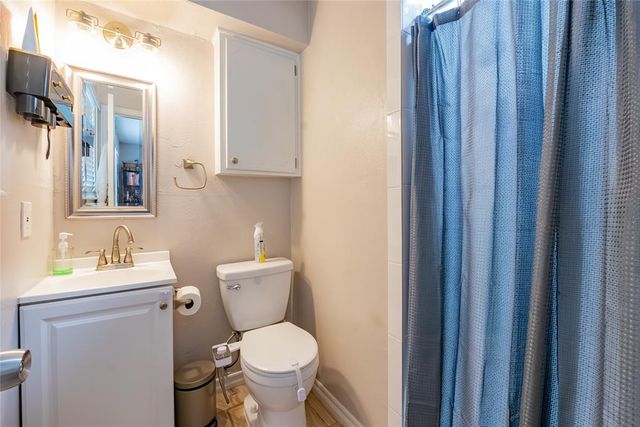 913 SW 6th Street, Moore, OK 73160