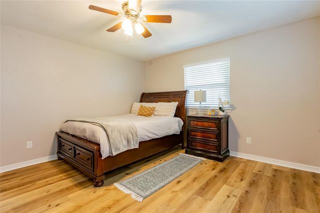 913 SW 6th Street, Moore, OK 73160