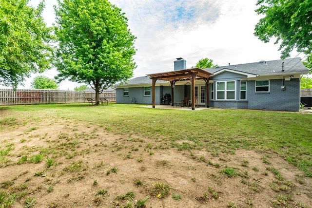 913 SW 6th Street, Moore, OK 73160