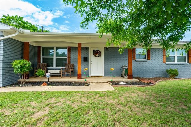 913 SW 6th Street, Moore, OK 73160