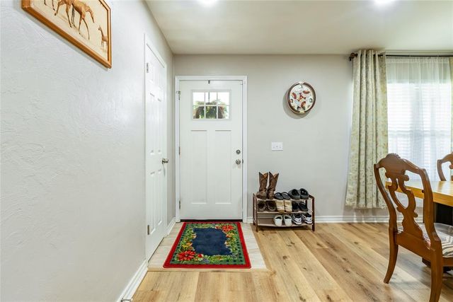 913 SW 6th Street, Moore, OK 73160