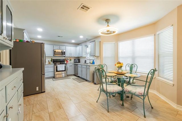 913 SW 6th Street, Moore, OK 73160